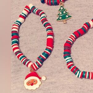 Holiday Santa Head Charm Bracelet Beads Adjustable Sturdy Elastic Cord NEW NWT
